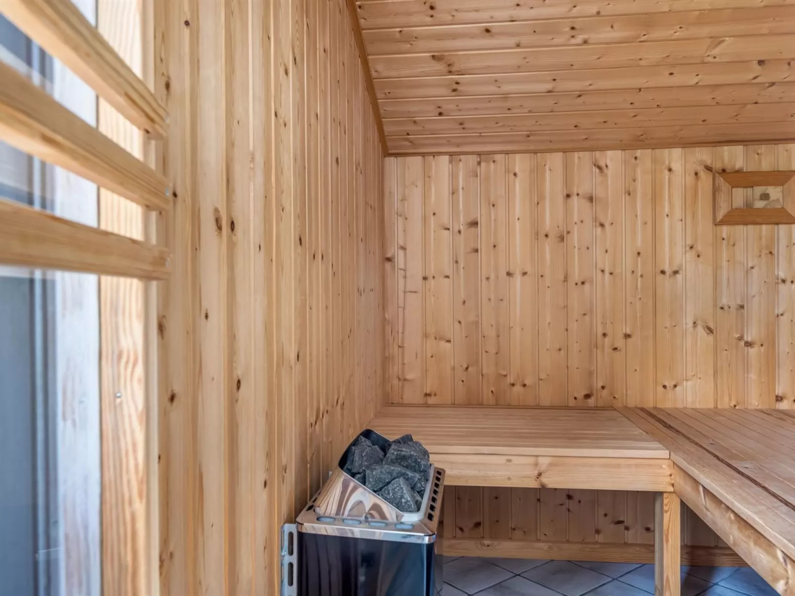 "Anouk" - 2km from the sea-Binnen