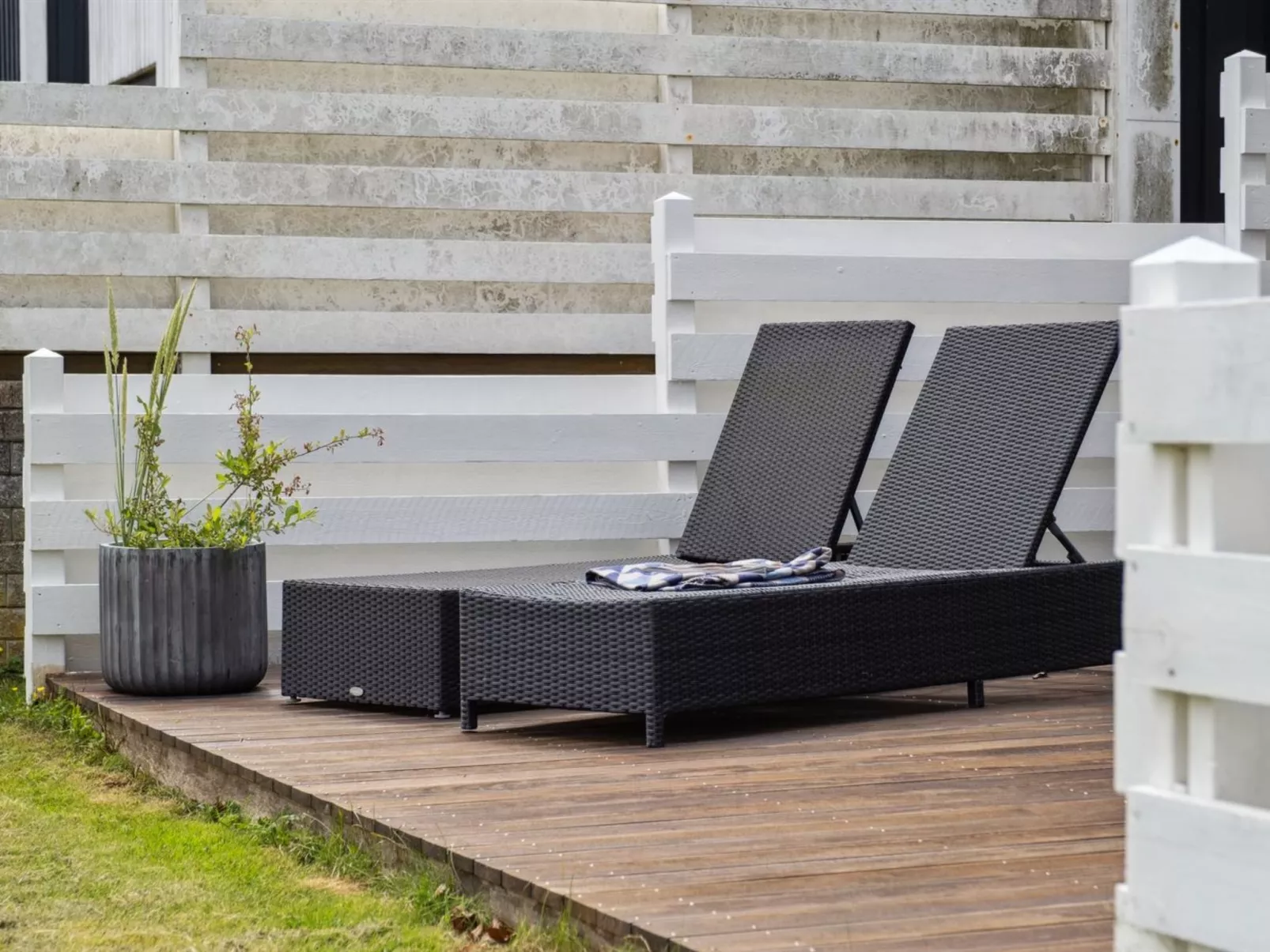 "Jænis" - 10m from the sea-Buiten