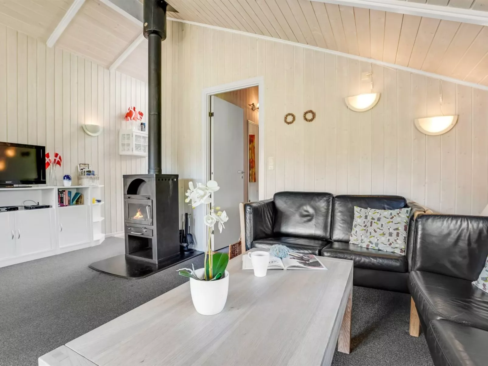 "Guja" - 250m from the sea-Binnen