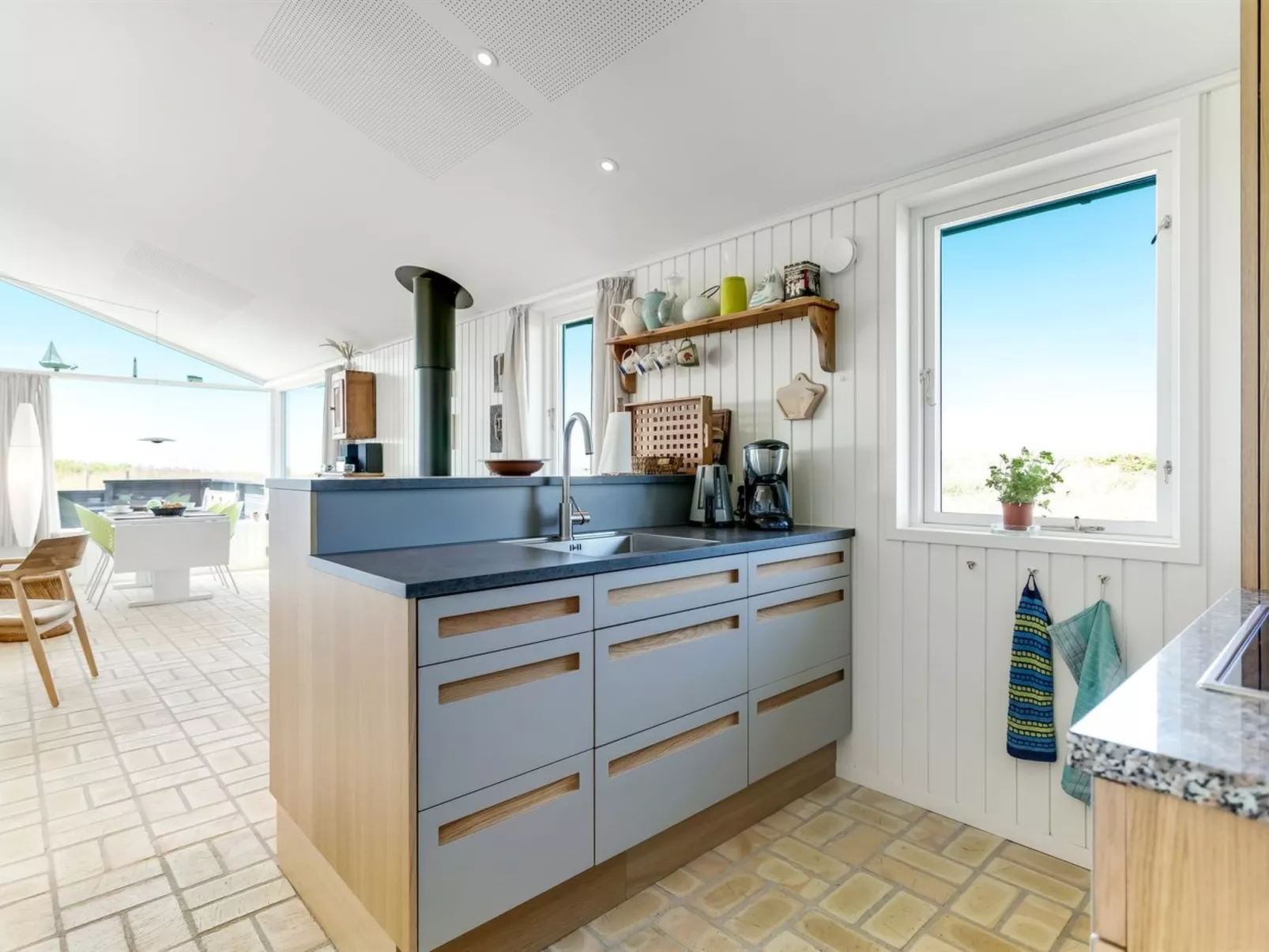 "Zina" - 50m from the sea-Binnen