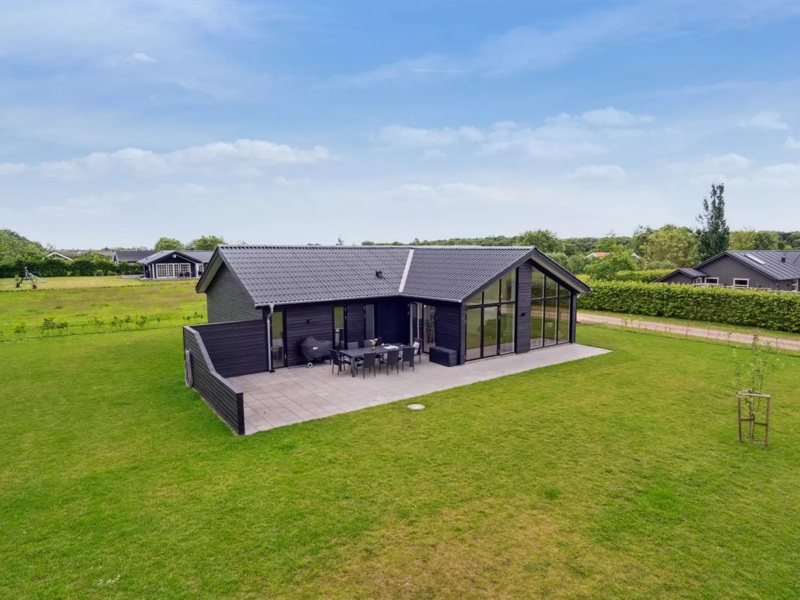 "Danika" - 650m from the sea-Buiten