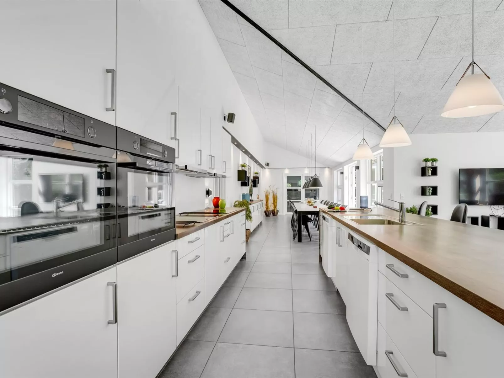 "Patrice" - 300m from the sea-Binnen