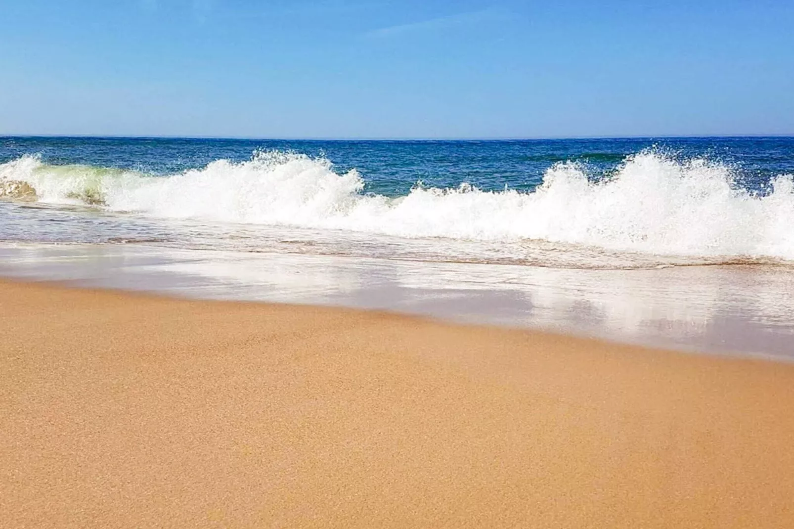 Luxe zwembadhuis bij zee -- By Traum Ferienwohnungen-Waterzicht