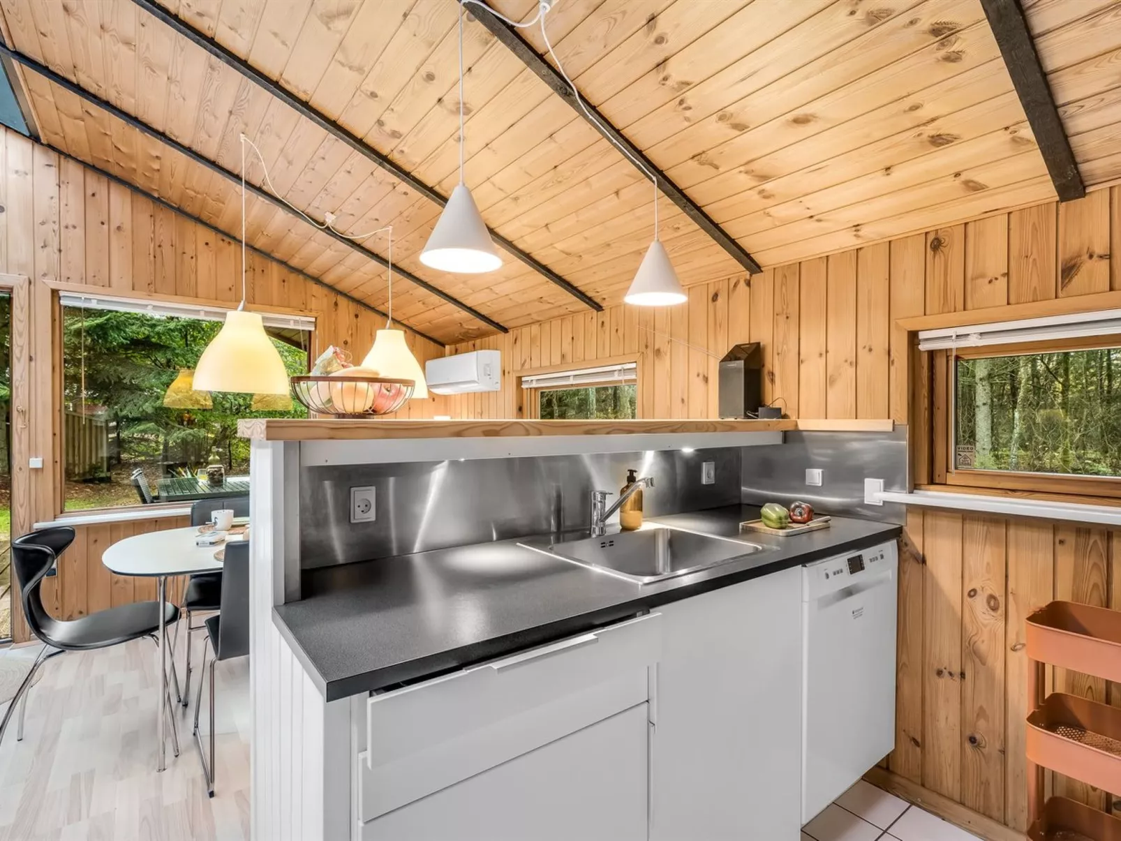 "Marthine" - 650m to the fjord-Binnen