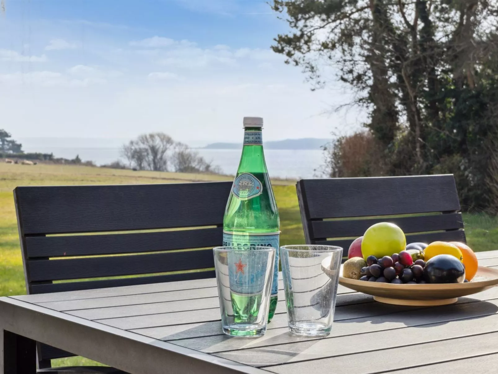 "Salka" - 200m to the fjord-Buiten