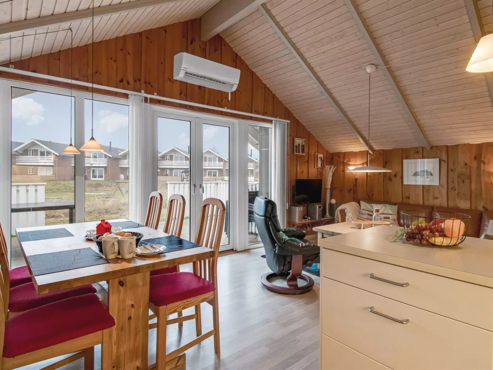 "Reinhold" - 1.9km from the sea-Binnen