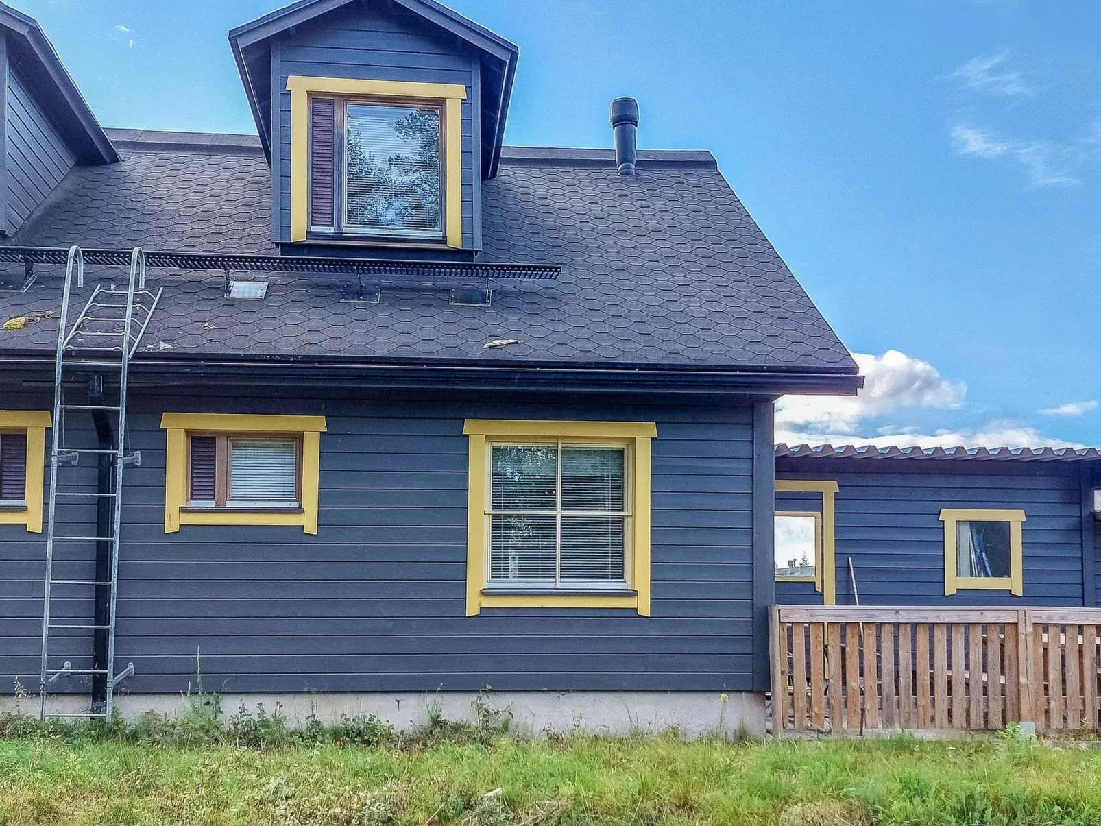 Aihki c/o villa armas 50-Binnen