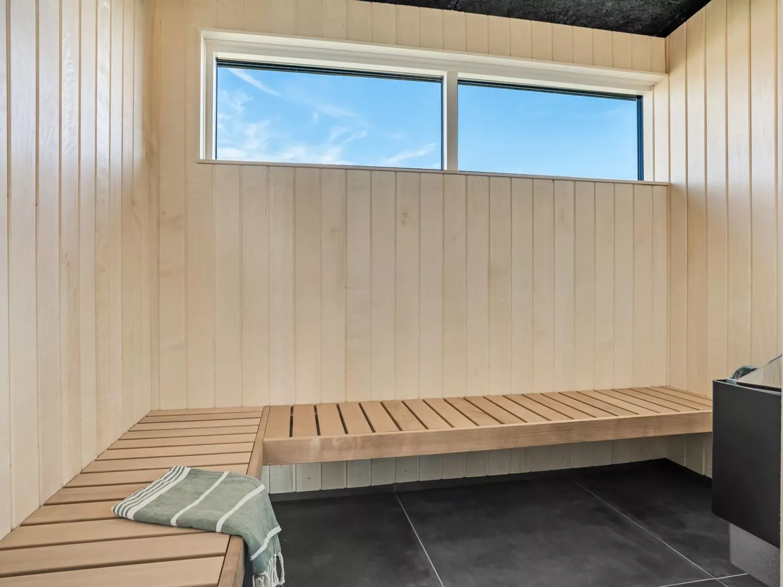 "Ilze" -  from the sea-Binnen