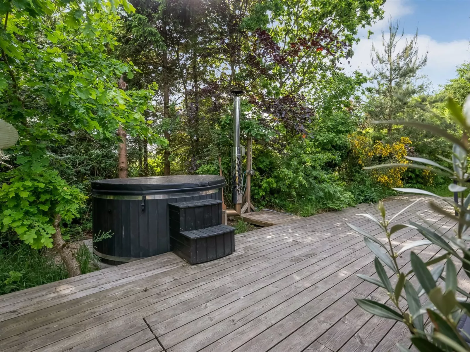 "Gunward" - 3km from the sea-Binnen