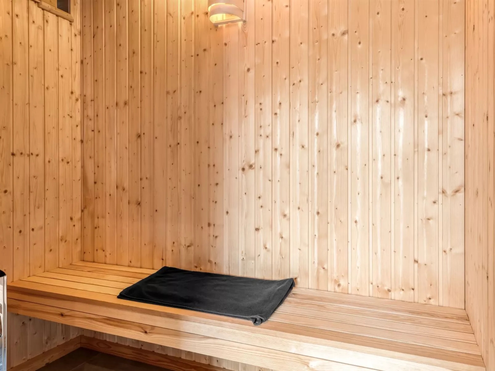 "Frederikke" - 990m from the sea-Binnen