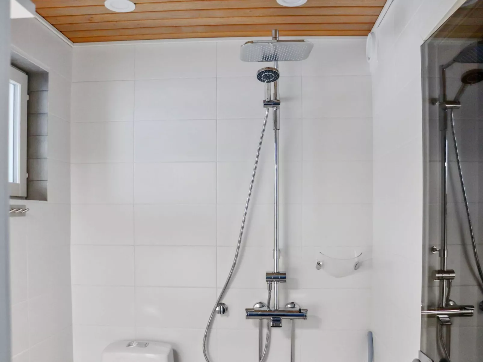 Hallantytär b3 paritalo-Binnen