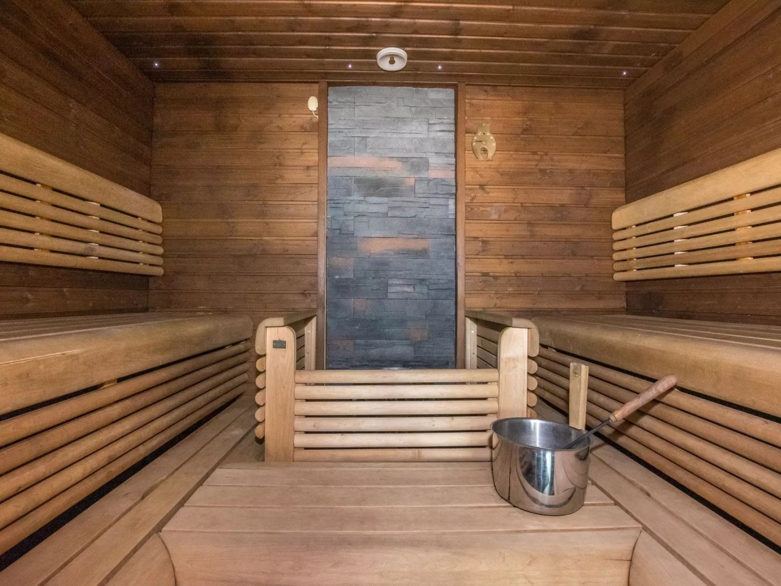 Aurinko-saaga 4 paritalo-Binnen