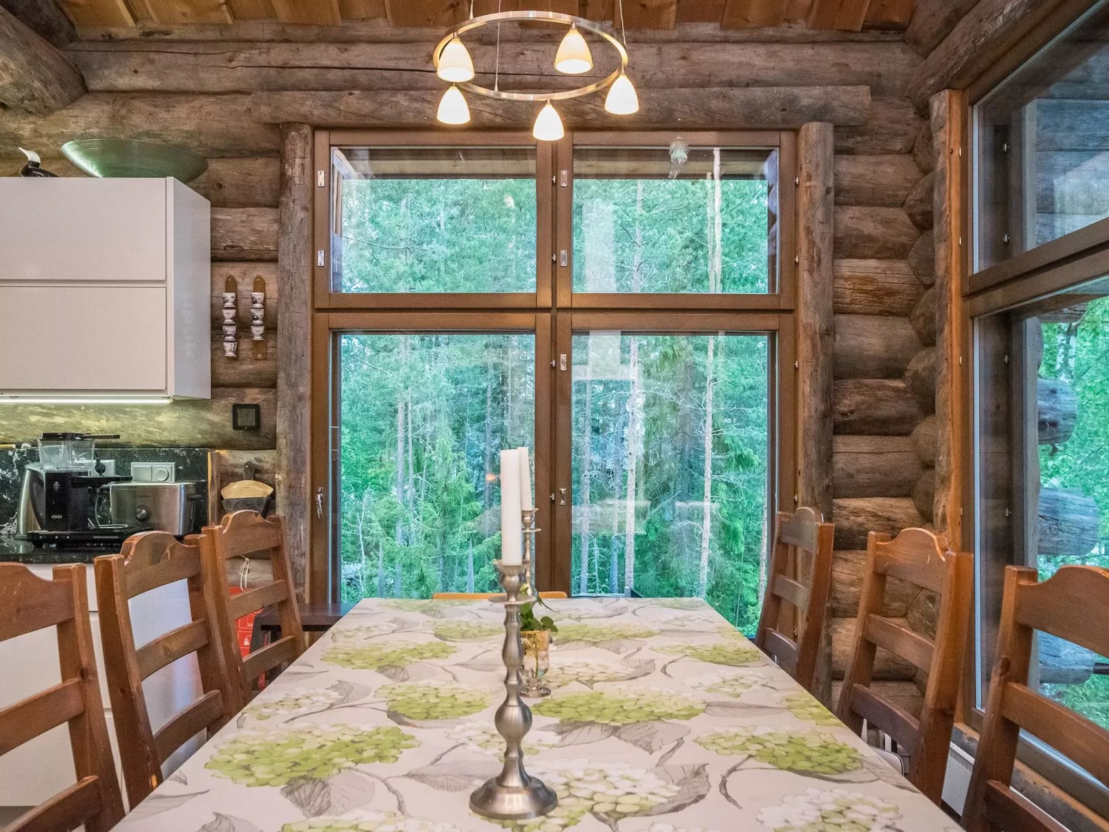 Villa sieponpesä-Binnen