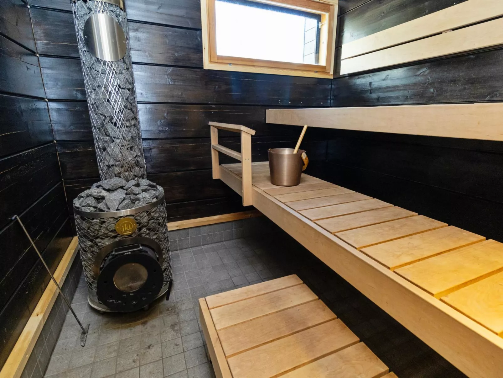 Sallan kuukkeli-Binnen