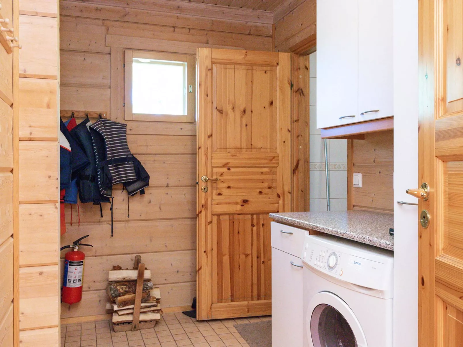 Hot pool cottage iitu-Binnen