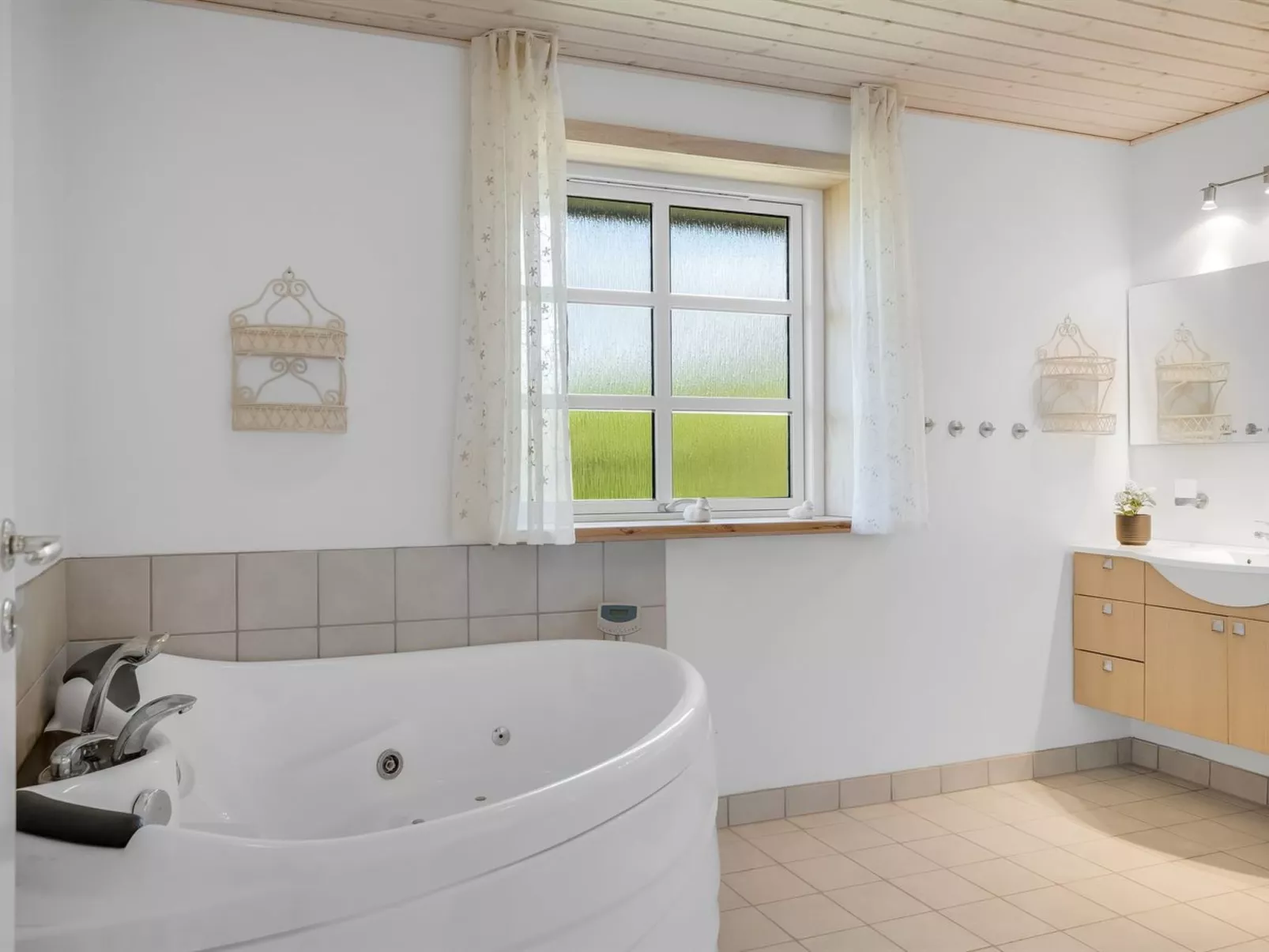 "Elsabet" - 600m to the fjord-Binnen