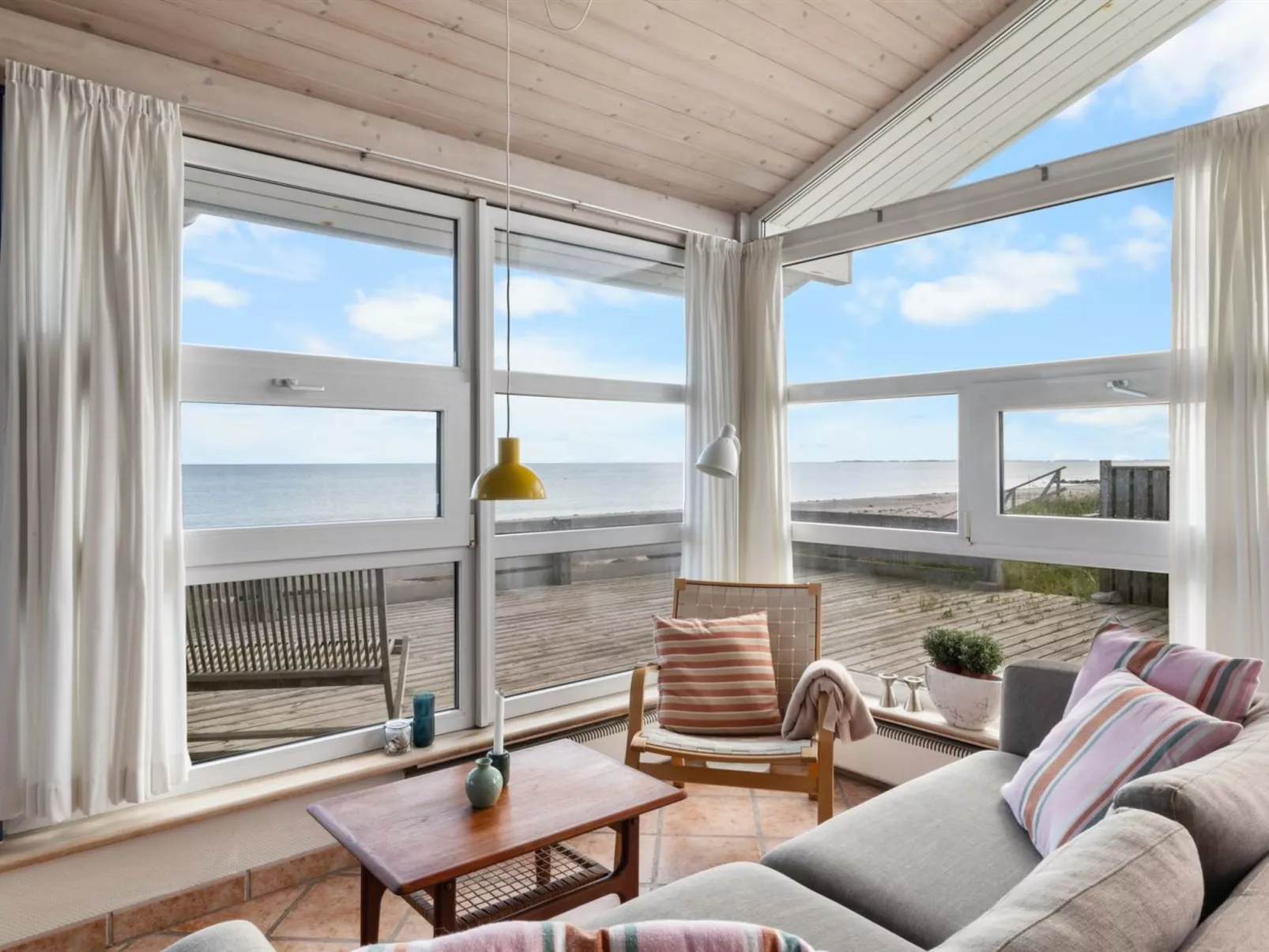 "Amila" - 10m from the sea-Binnen