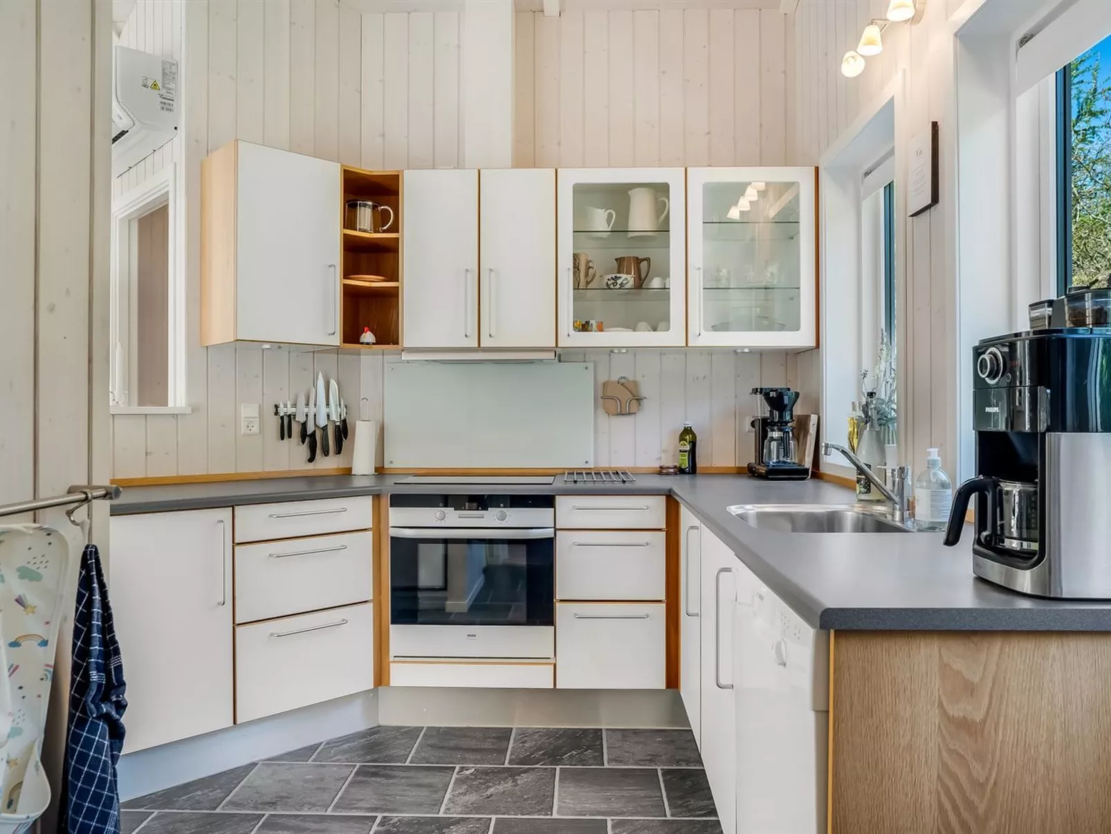 "Atti" - 500m to the fjord-Binnen