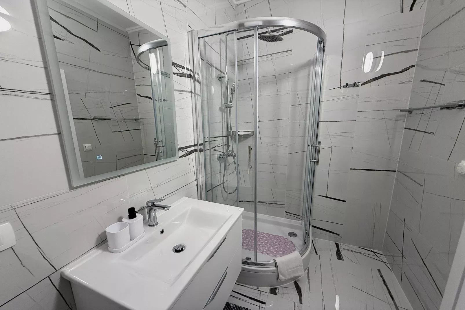 Anima Mea Old Town Apartments- Premium Apartment with Balcony-Badkamer