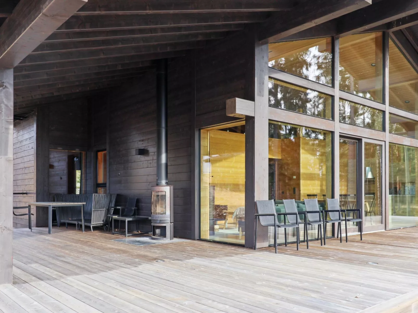 Eerikkilä huvila 132-Binnen