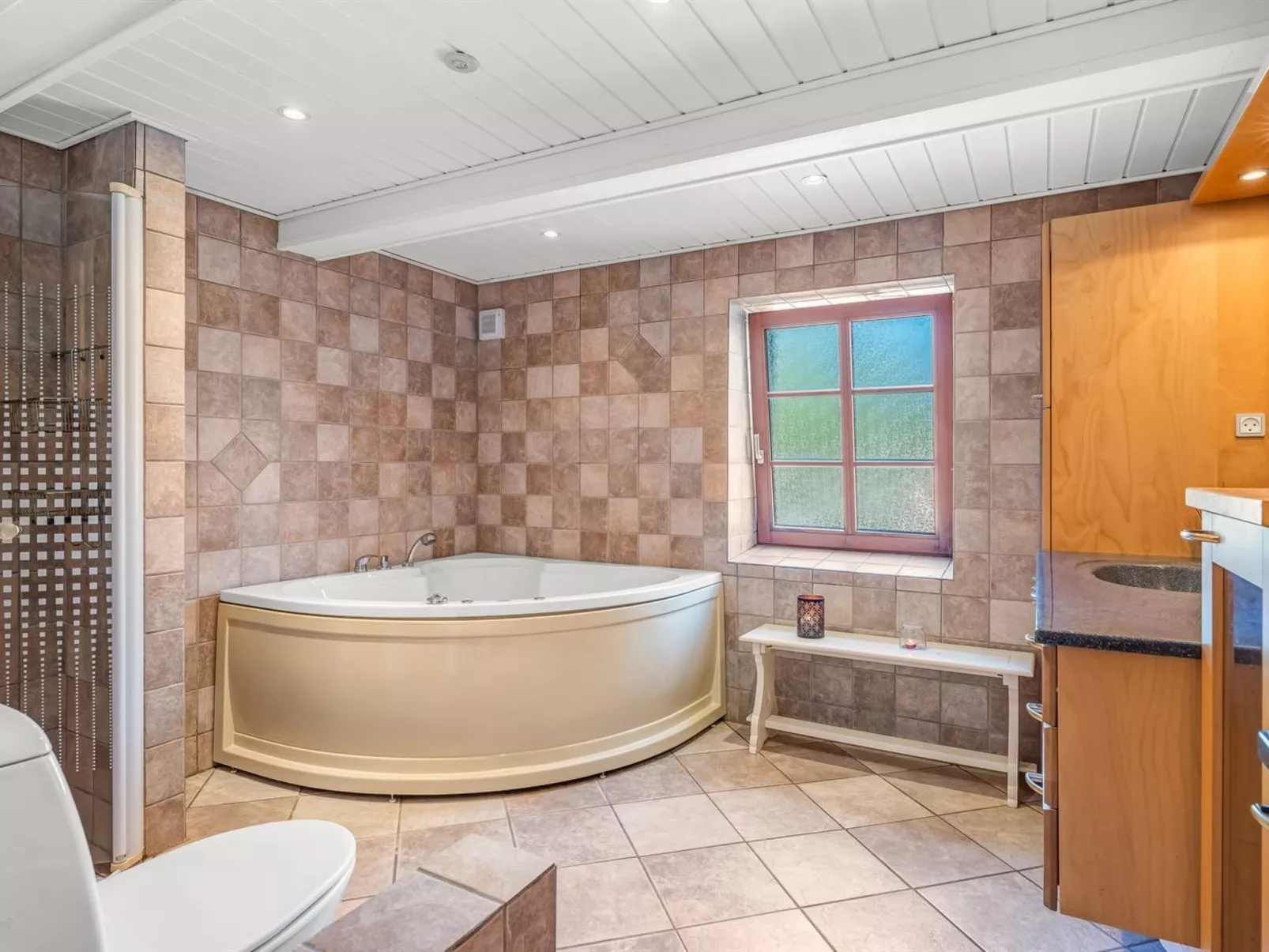 "Elia" - 5km to the fjord-Binnen