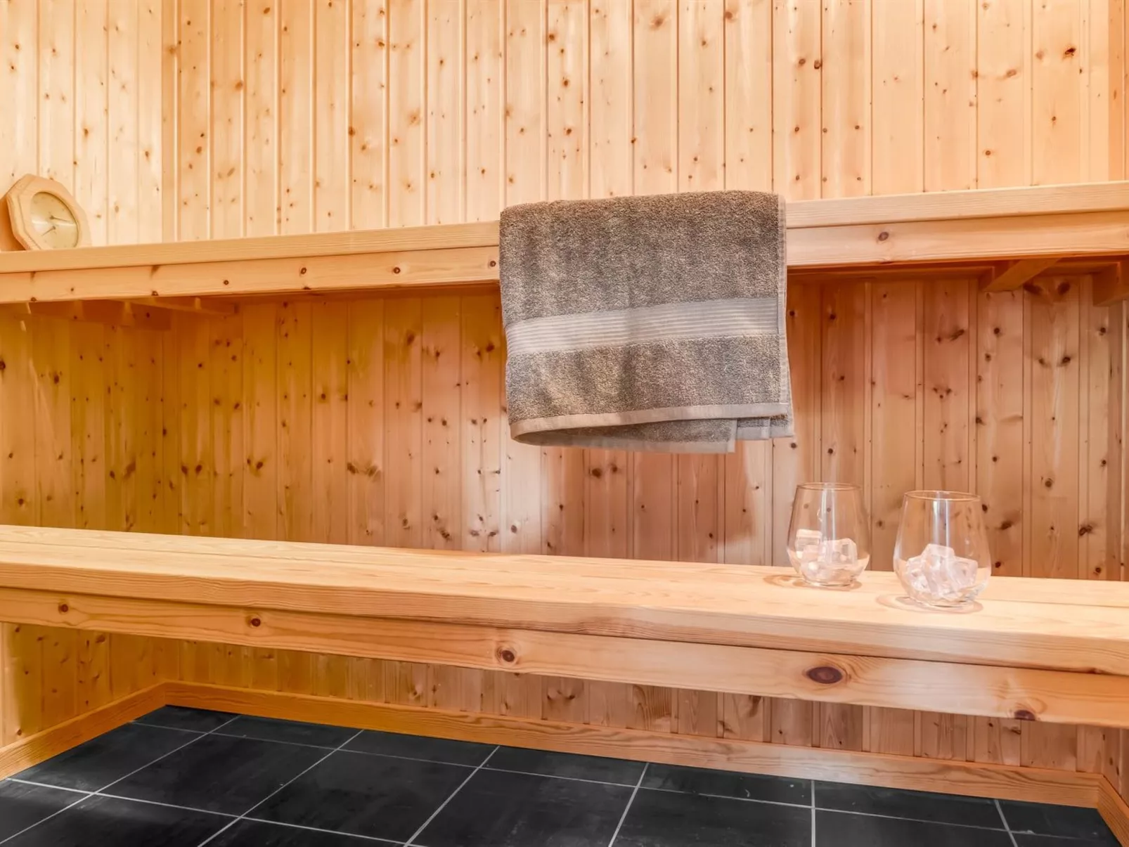 "Eeske" - 2.5km from the sea-Binnen