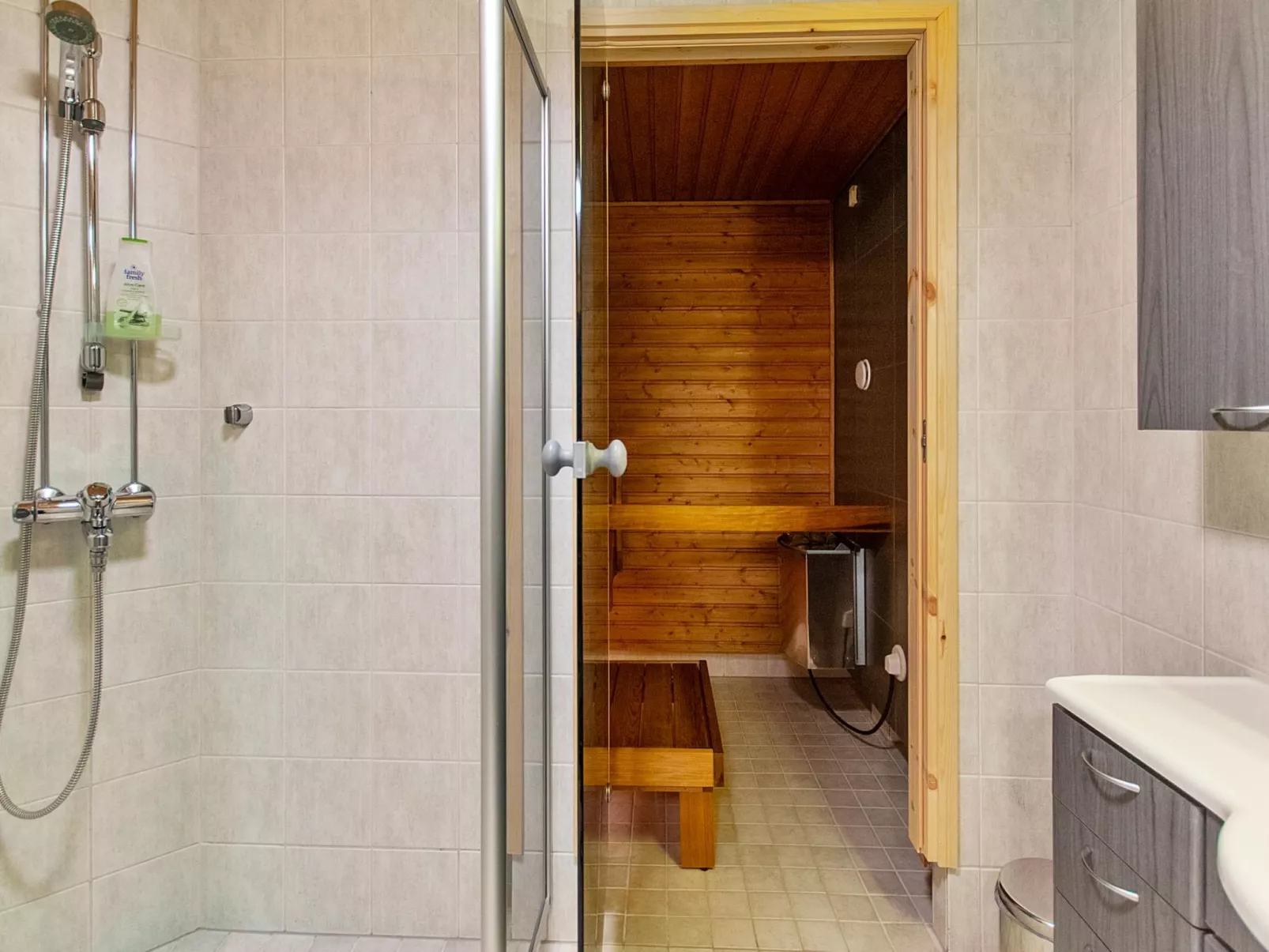 Sokosti - puilakka 4-Binnen