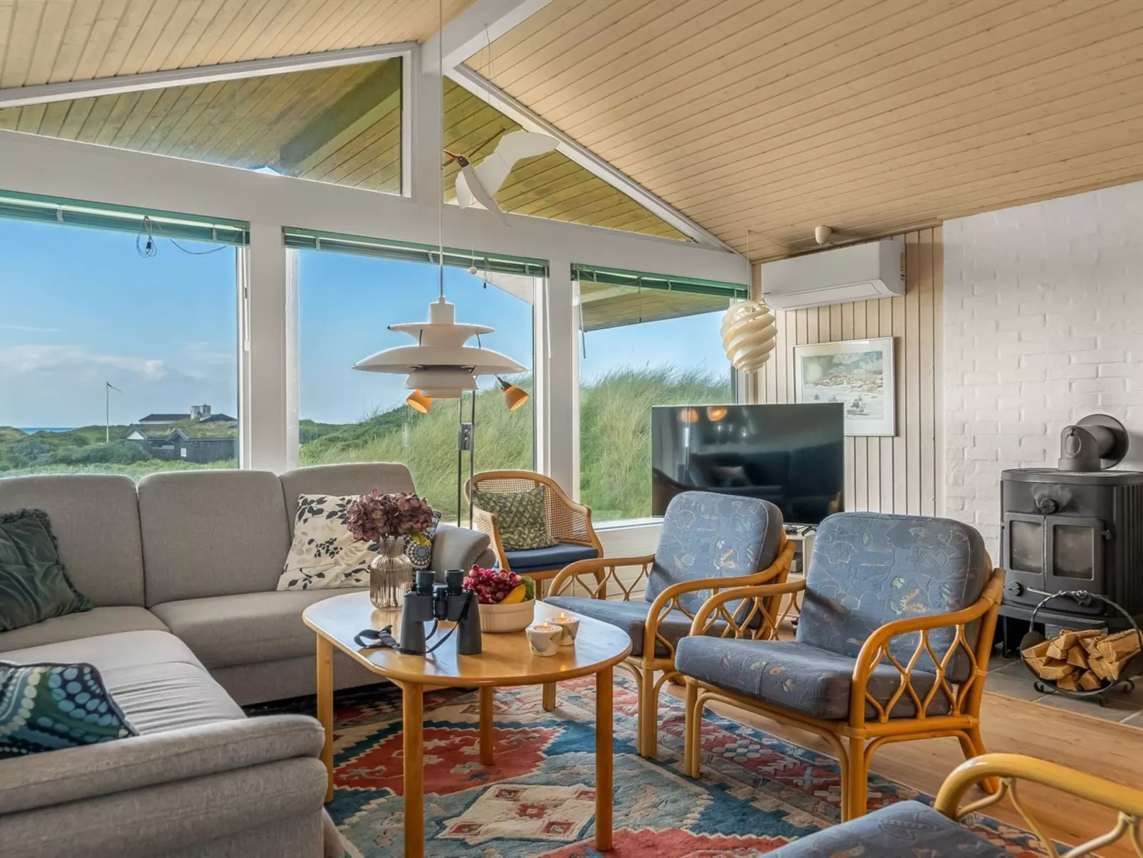 "Myrna" - 250m from the sea-Binnen