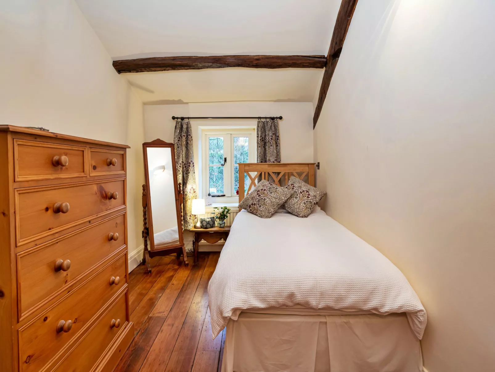 Two Storrs Cottages-Binnen