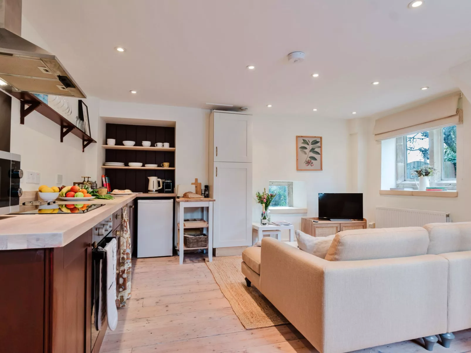 Courtside Cottage-Binnen