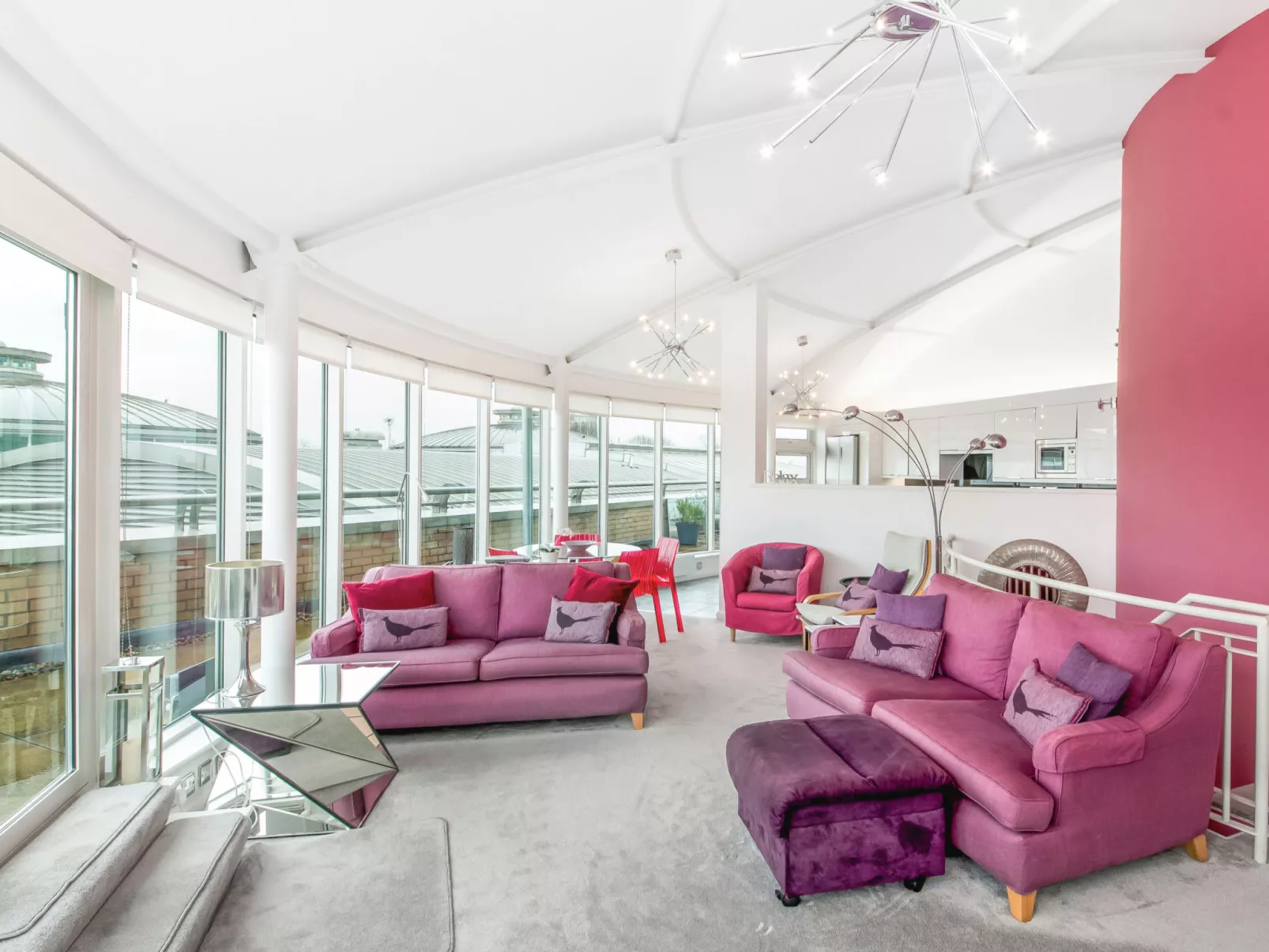 The Penthouse at 611 Westgate-Binnen