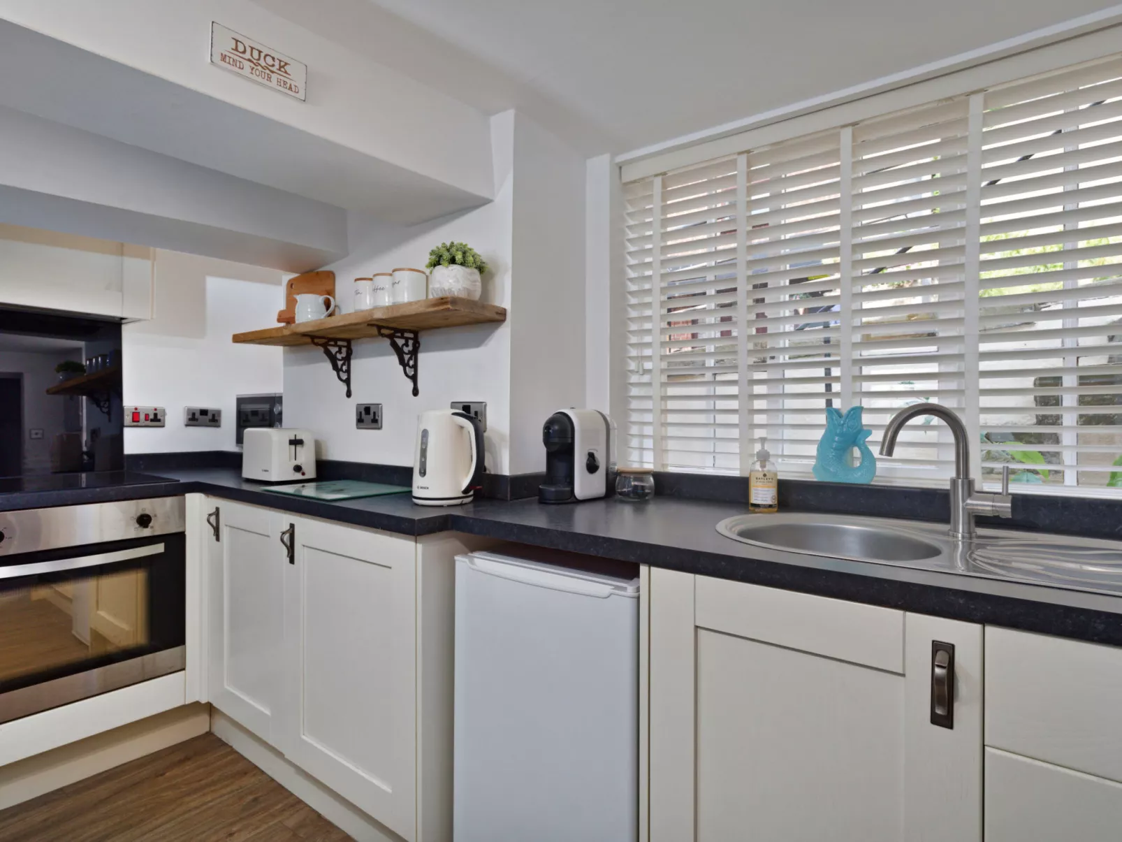 Duck Down Cottage-Binnen