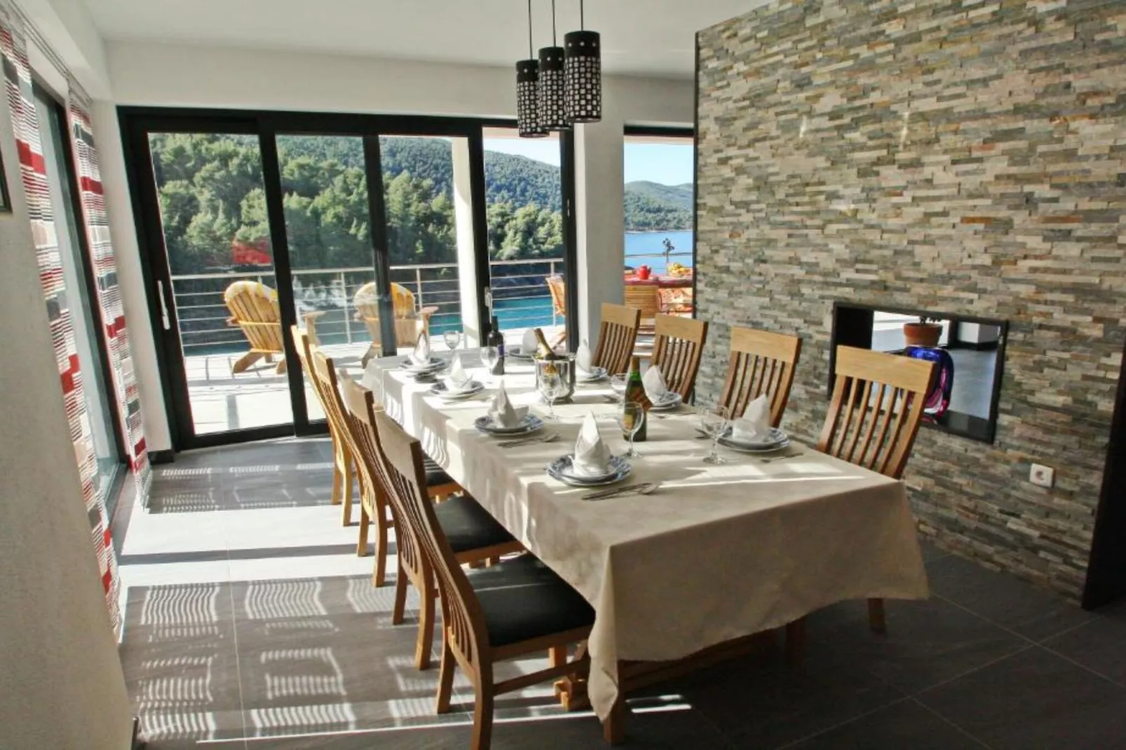 Beachfront Luxury Villa with Private Pool and Stunning Sea Views-Buitenlucht