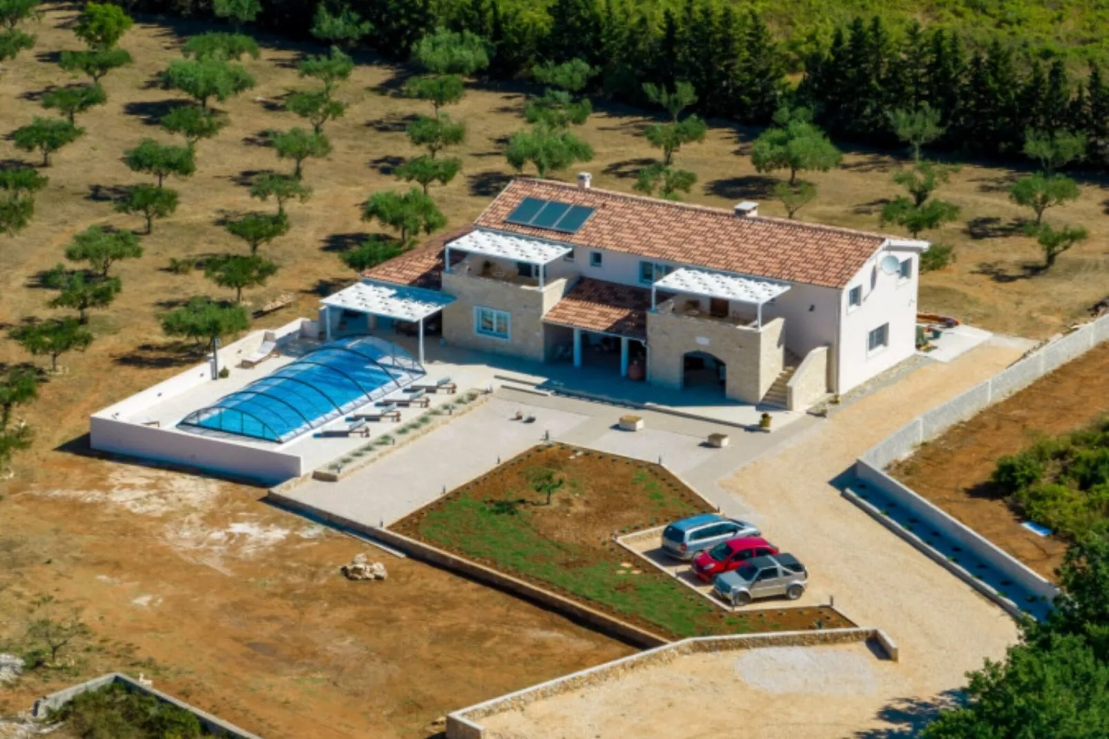 RUSTIC VILLA PEROSA WITH HEATED POOL-Buitenlucht