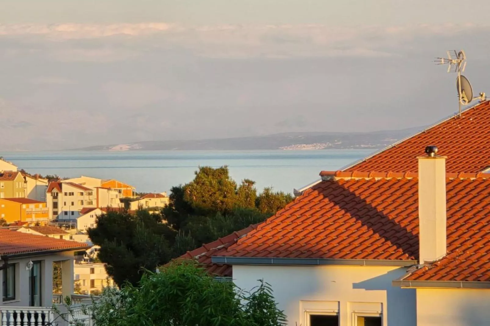 Peaceful Apartments With Style  - Two Bedroom Bedroom Apartment-Buitenlucht