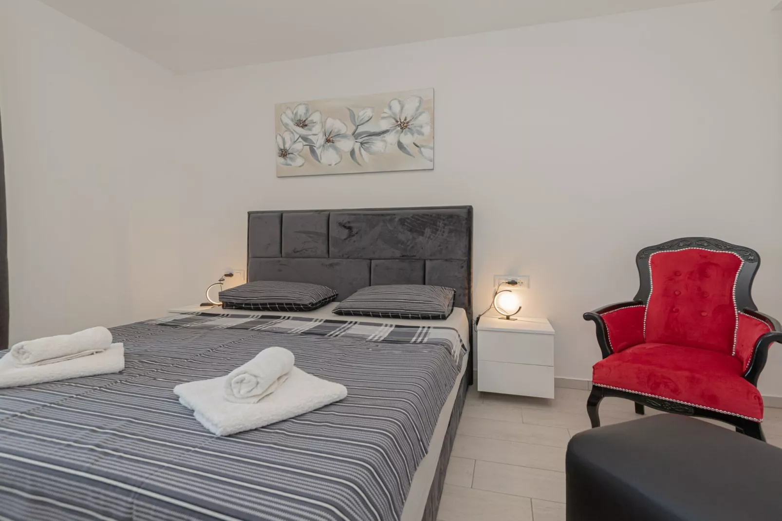 Four-Bedroom Villa With Pool-Slaapkamer