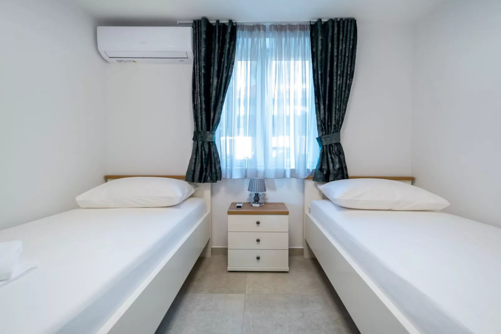 Apartments Sweet Escape - Two Bedroom Apartment with Terrace and Sea View-Slaapkamer