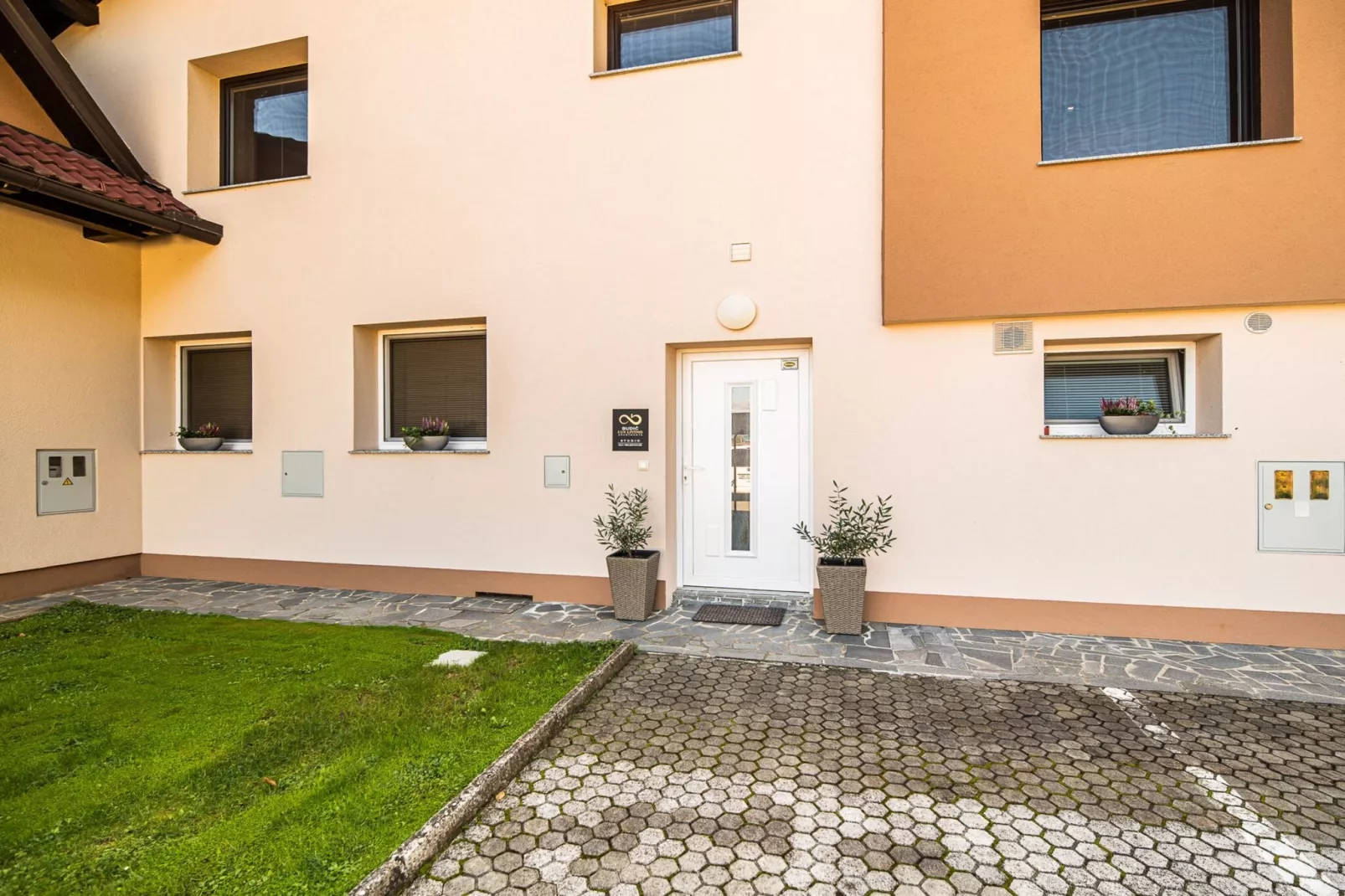 Elegant and Stylish Retreat Apartments with Terrace - Studio Apartment with Terrace-Buitenlucht