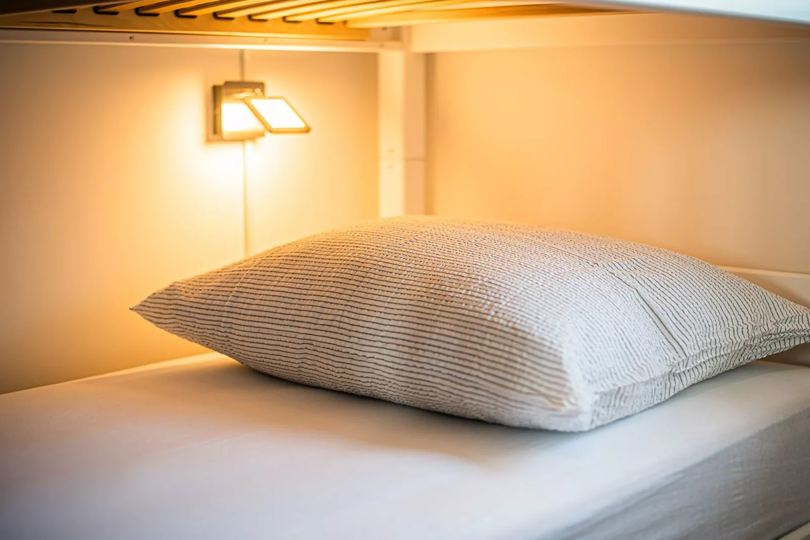 Serene Hollow Holiday Home with Mountain View - Two Bedroom Holiday Home with Mountain View-Slaapkamer