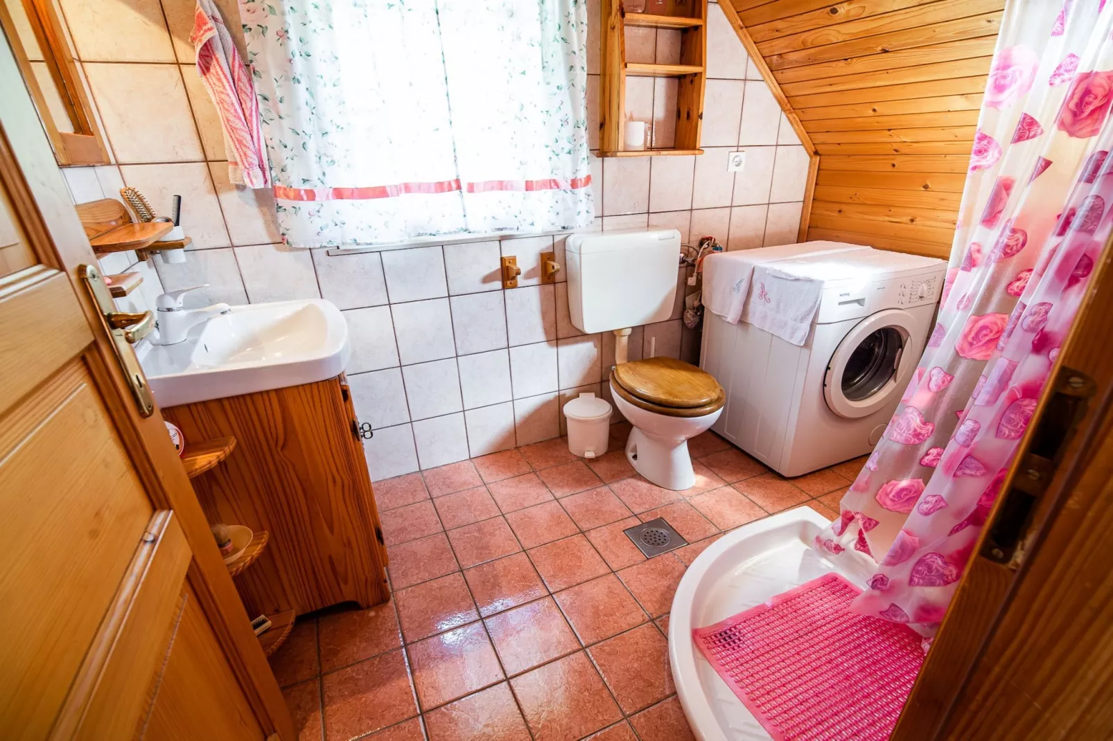 Cozy Countryside Retreat Villa with Hot-Tub - Two Bedroom Villa with Hot Tub-Badkamer