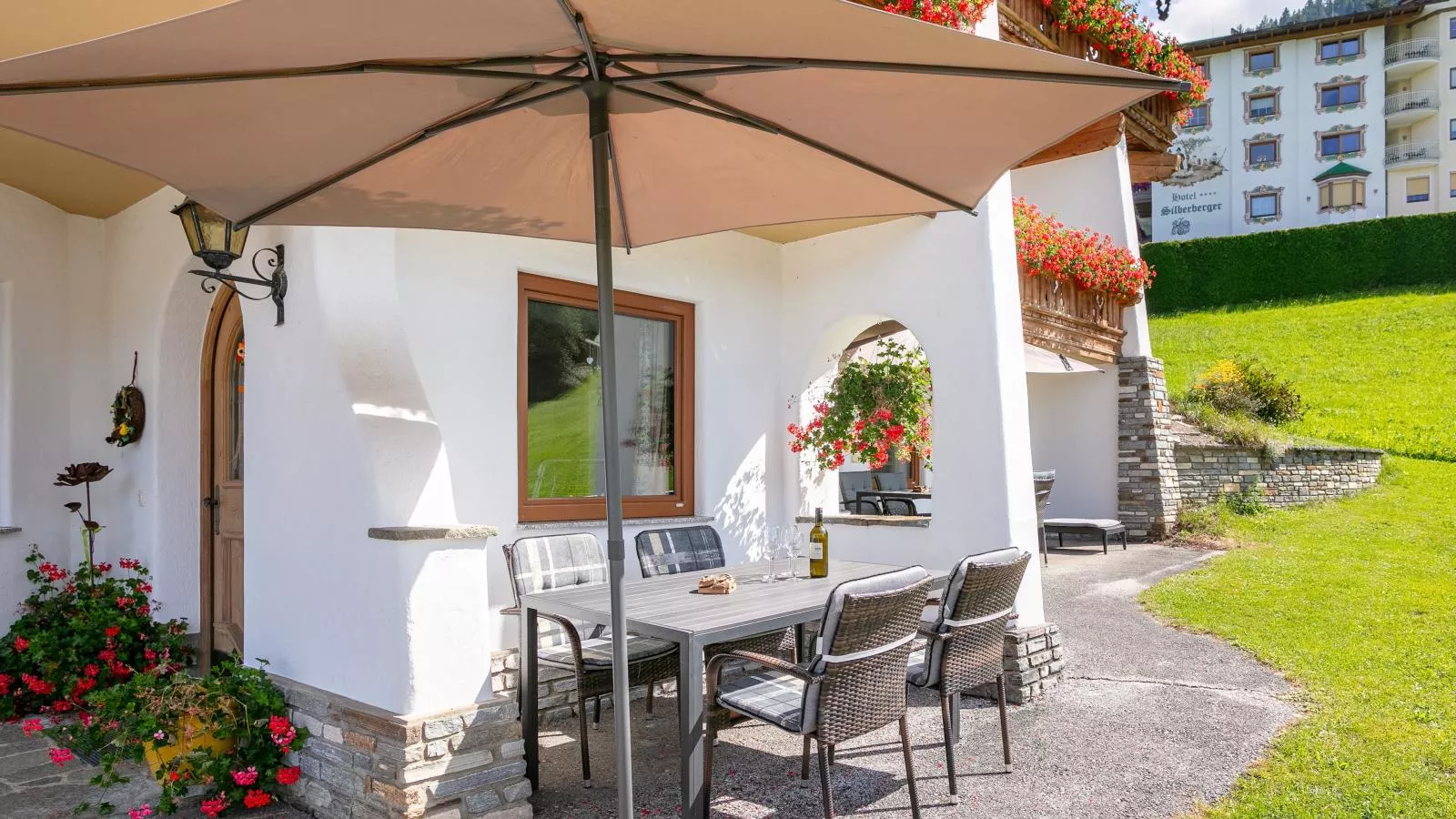 Landhaus Marchfeld Top 4  Top 5-Terrasbalkon