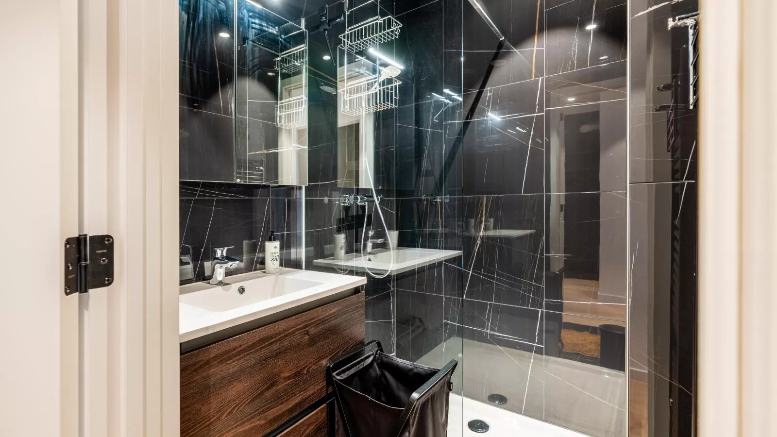 Ferrel eerste-Badkamer