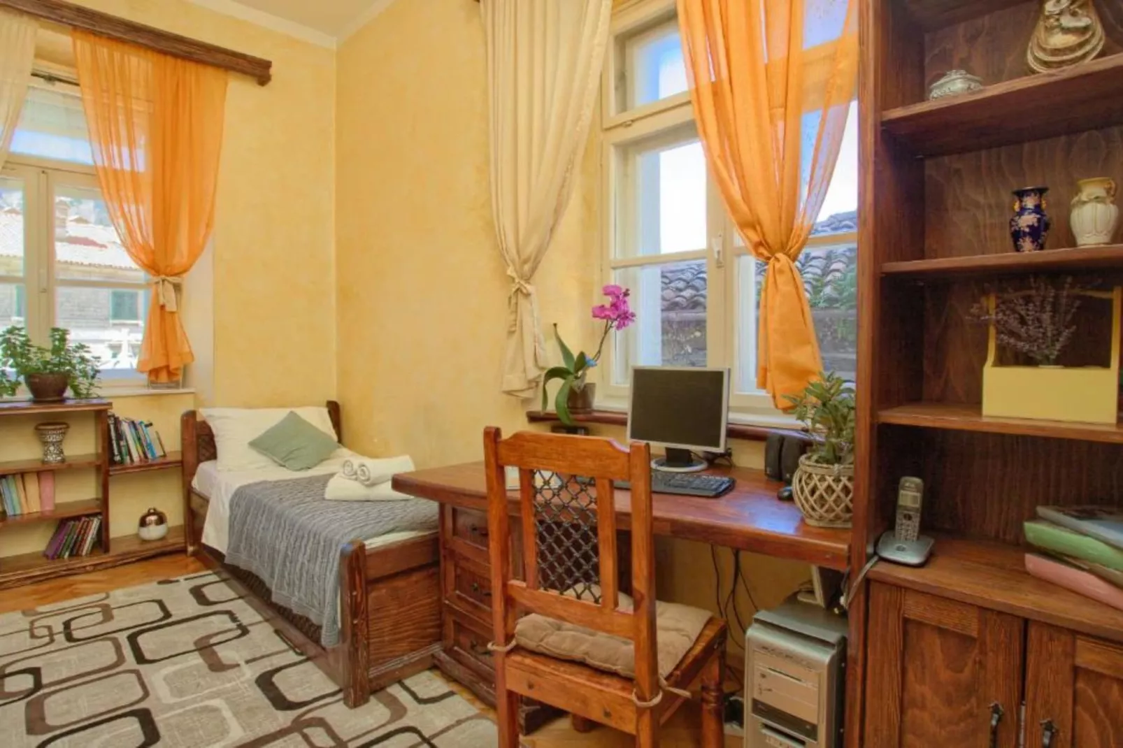 Kotor Old Town Charm Apartment - Two Bedroom Apartment-Slaapkamer