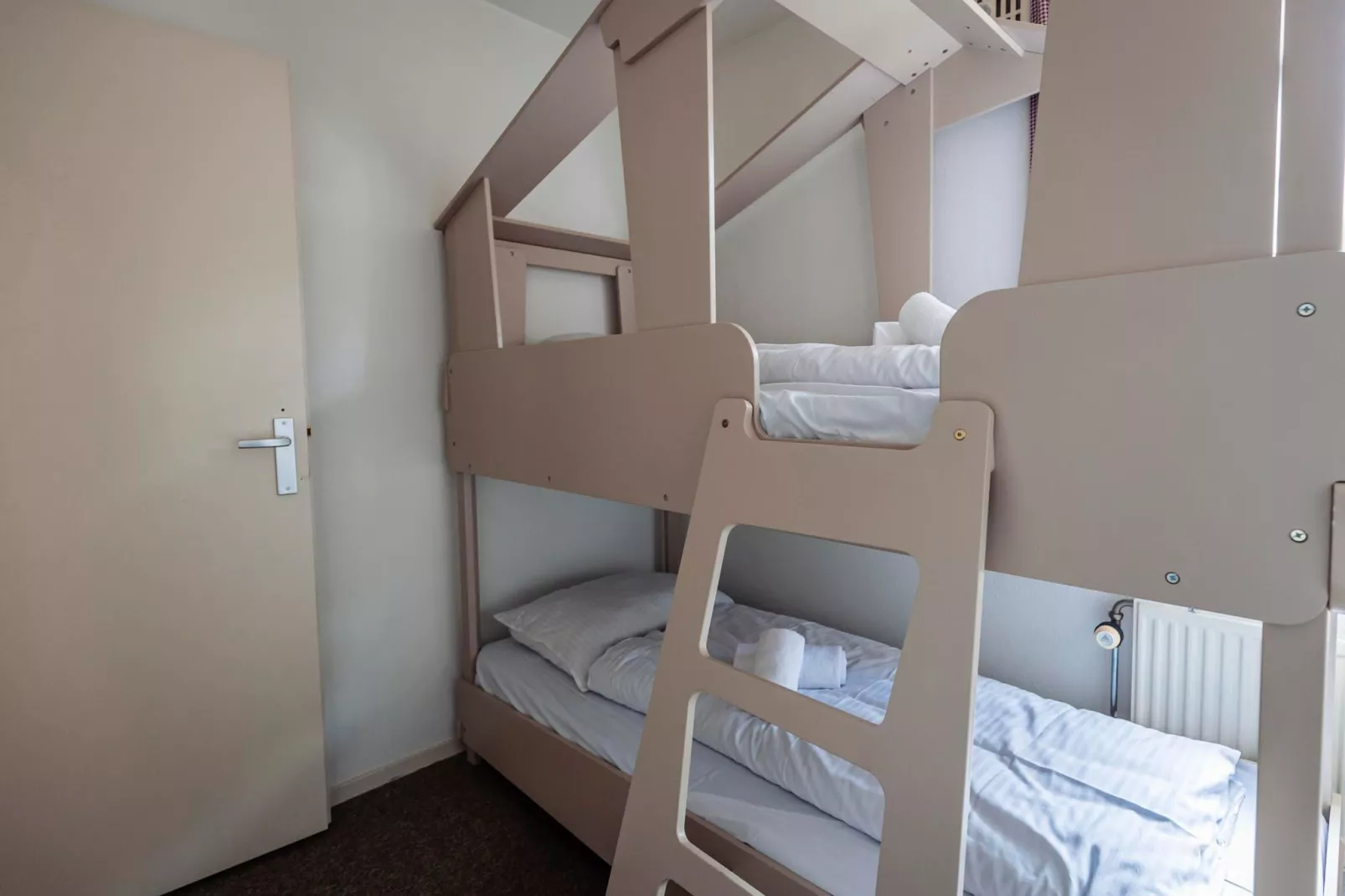 16 - Persons Family bungalow-Slaapkamer