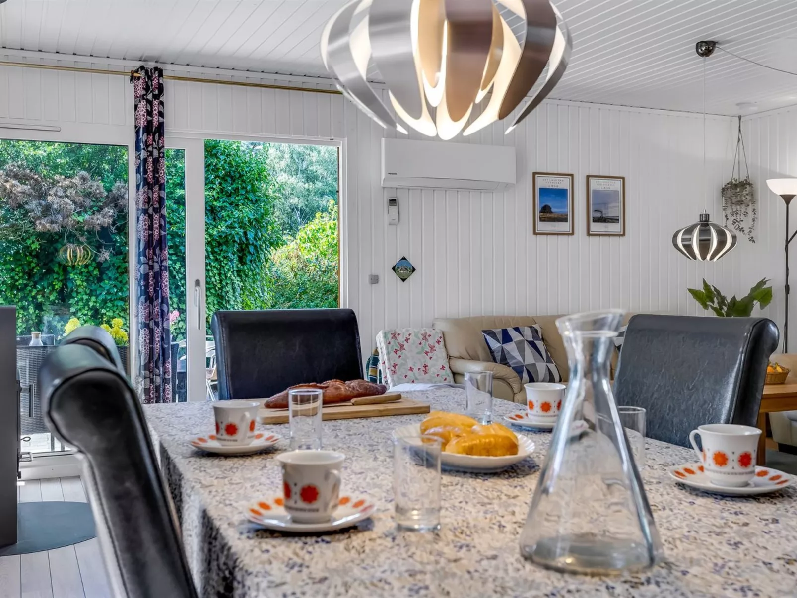 "Naema" - 500m from the sea-Binnen