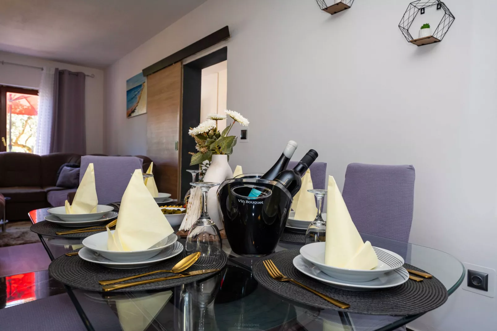 Holiday home Olive Garden-Eetkamer