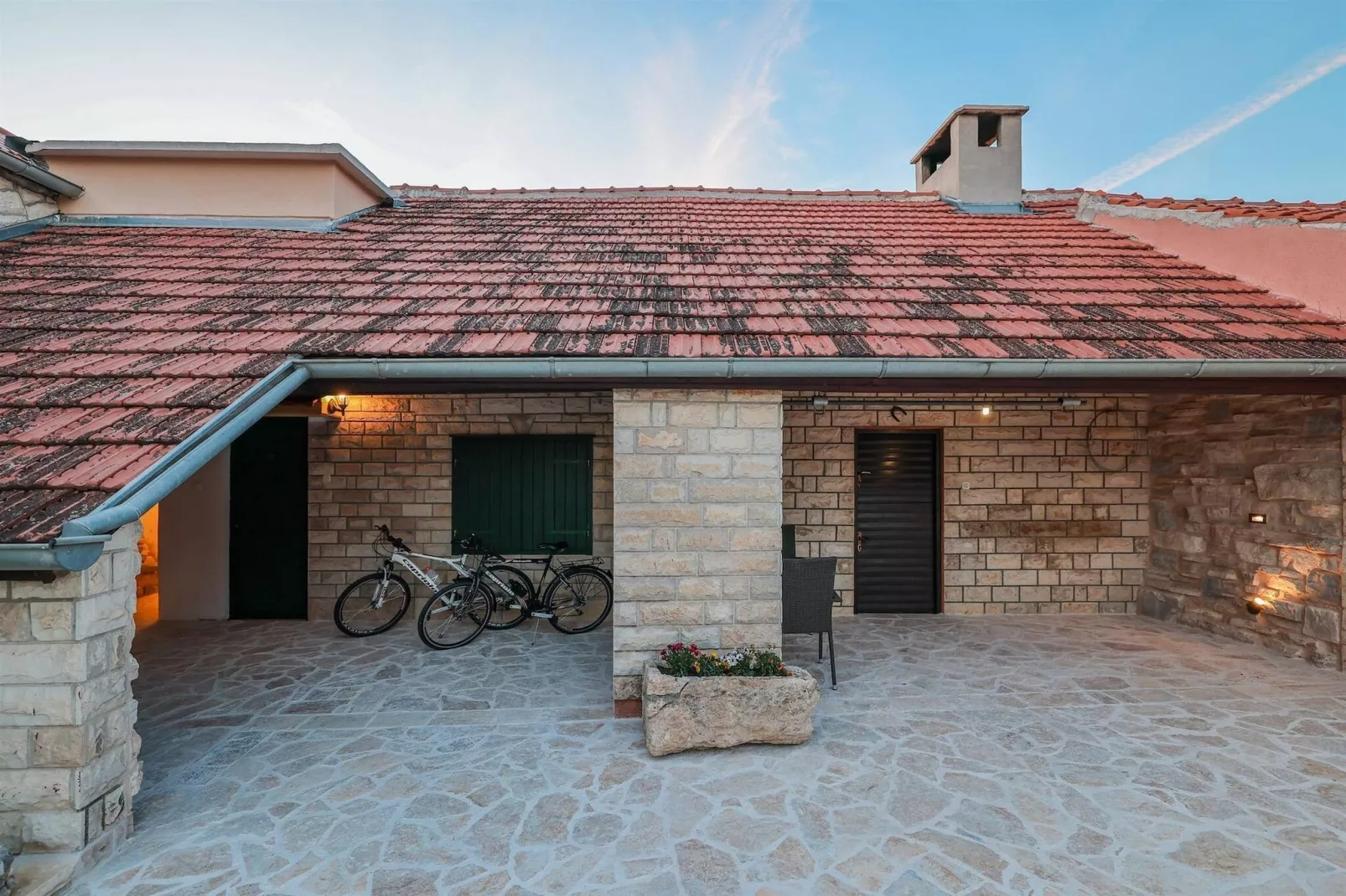 Authentic Villa Vita-Buitenkant zomer