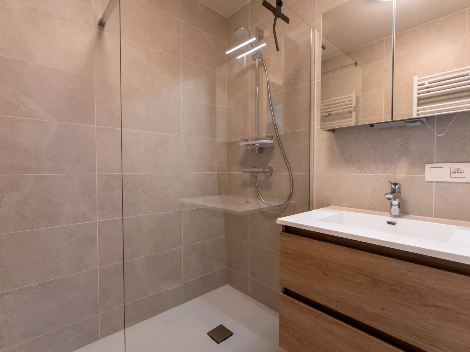 The Waves with parking-Binnen