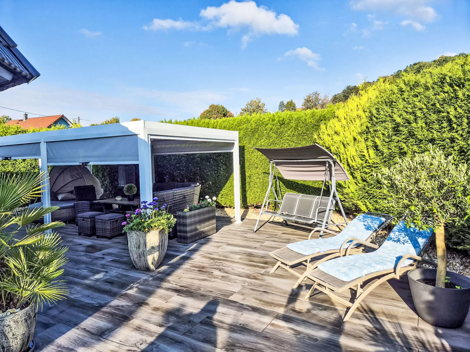 Naturnah mit Pool und Sauna-Buiten