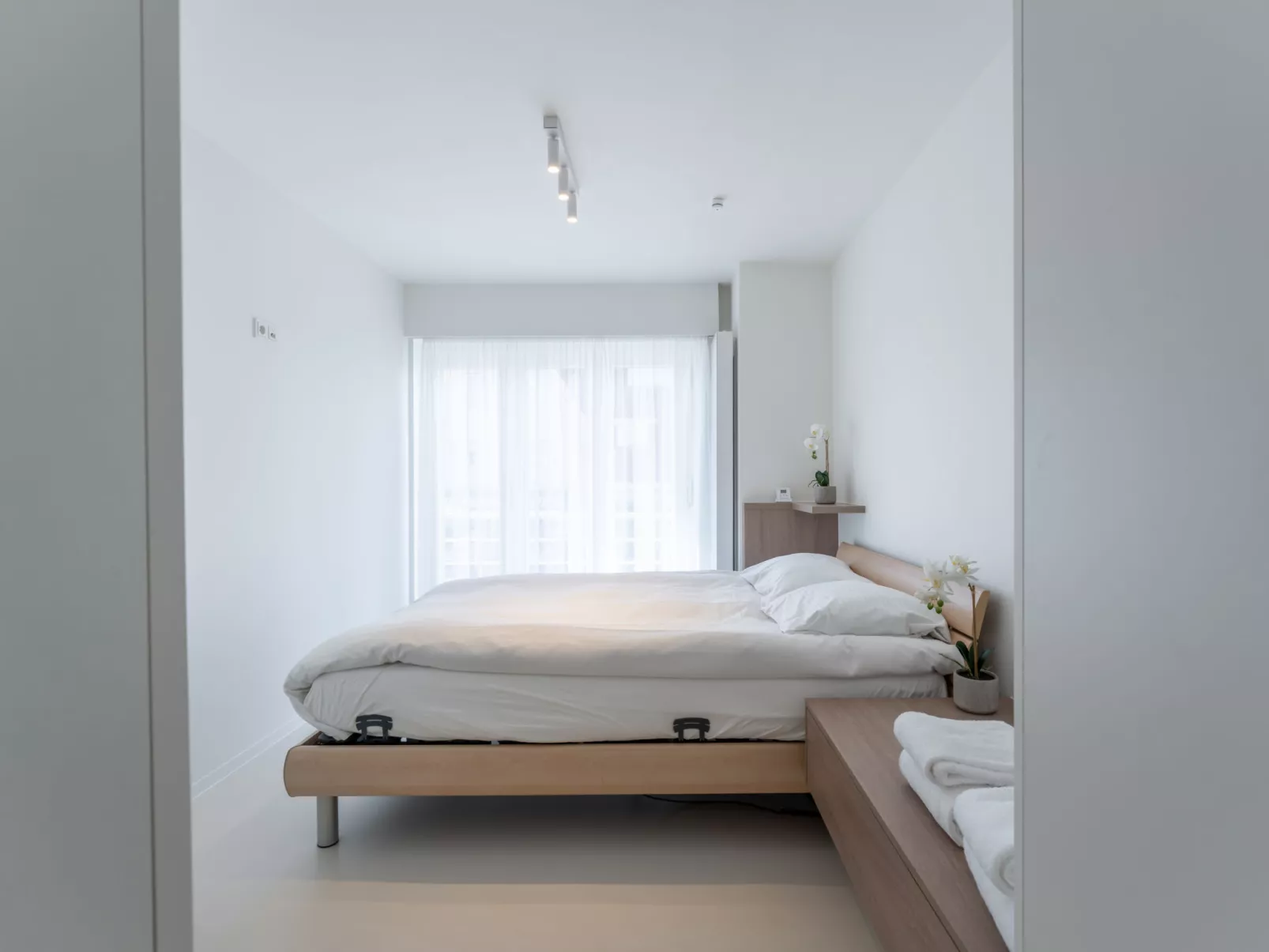 Marie Antoinette close by the sea-Binnen